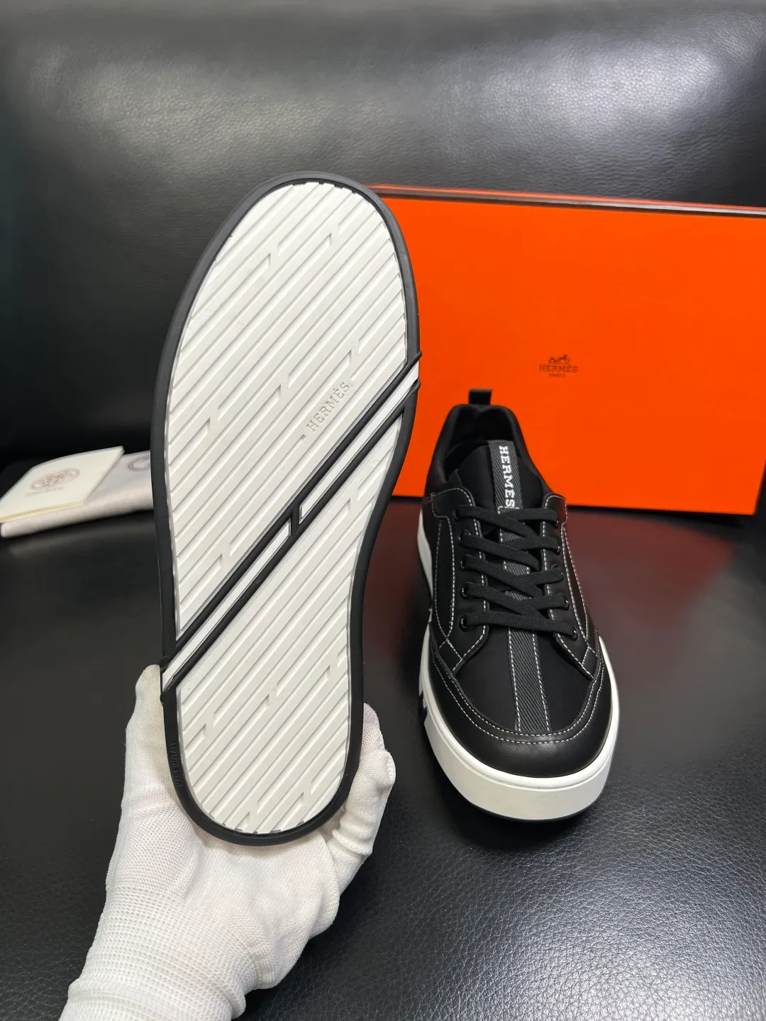 Men's shoes 💰700 Hermes High-quality top crafts Hermes counters are selling simultaneously with original factory configuration, original cowhide fabric imported from Italy, high-quality splicing technology, fully imported water-dyed cowhide lining, soles: original soles specially provided by the original factory are super comfortable, original factory and single goods are welcome to compare, code number 38-44 (customized 45)